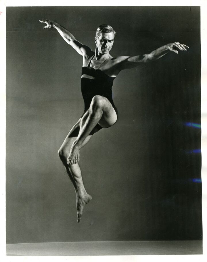 Erick Hawkins. Early Floating. New York, 1961. Foto: Daniel Kramer. Archiv Erick Hawkins Dance Company.